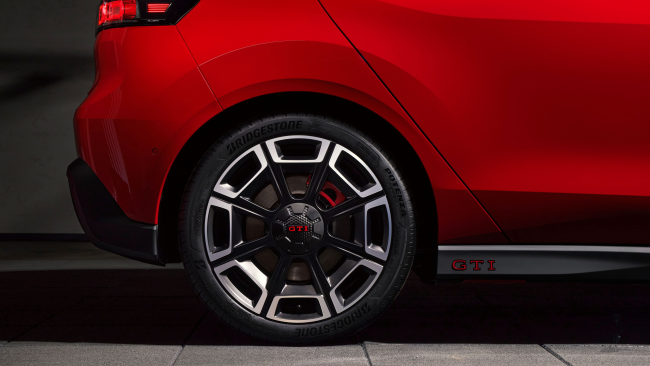   VW ID. Polo GTI fährt auf Bridgestone ab