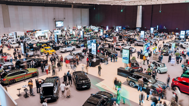  Messe platzt  aus allen Nähten