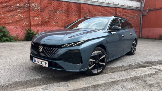 Test: Peugeot e-308SW - Der Löwe im Sportsakko