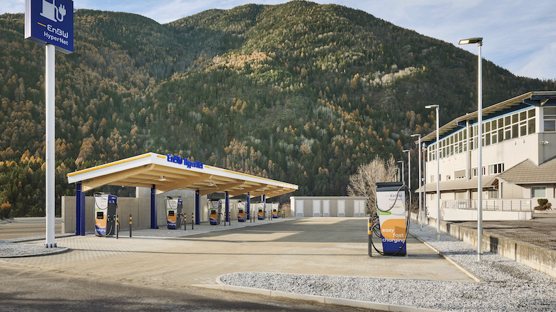 Erster Ladehub in Italien: Smatrics EnBW