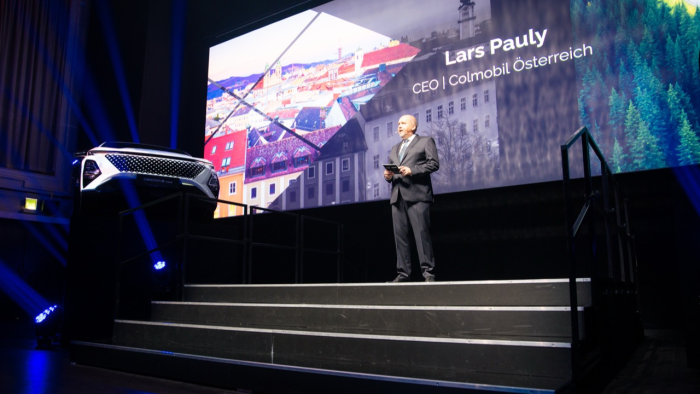 Ein Fest für zwei neue Automarken