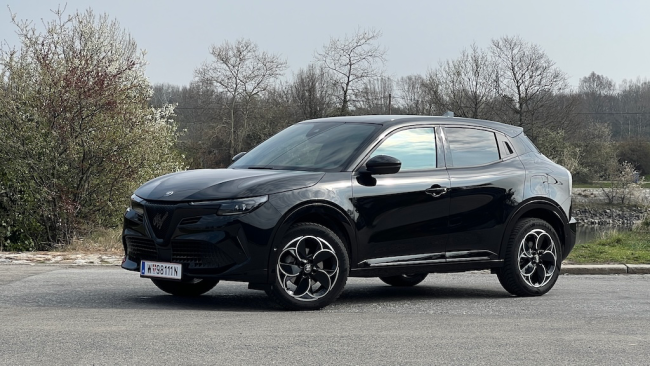 Alfa Romeo Junior Ibrida Q4 TI – Der Nachwuchs lernt kraxeln