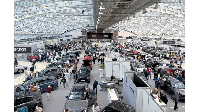  Linz:  Das Design Center ist voll