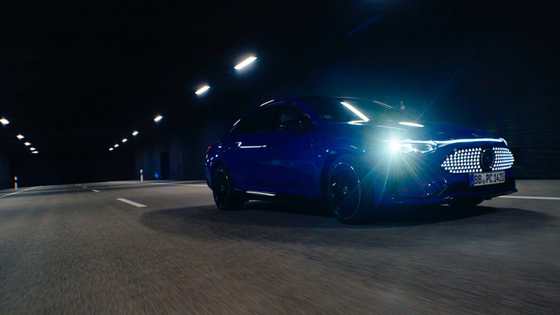  Mercedes-Benz eröffnet Lichttest-Zentrum