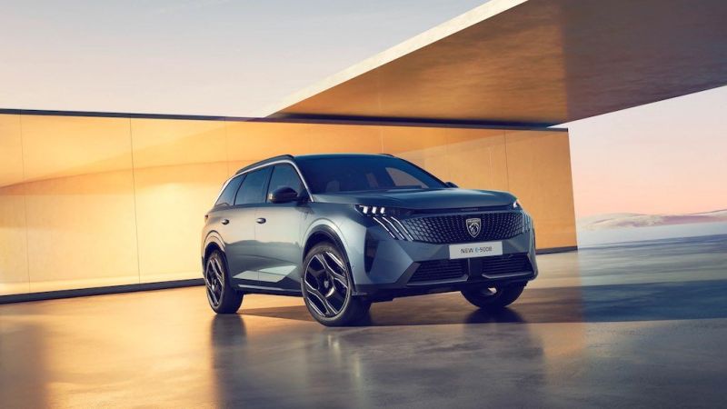 Peugeot E-5008: Sieben Passagiere auf großer Fahrt