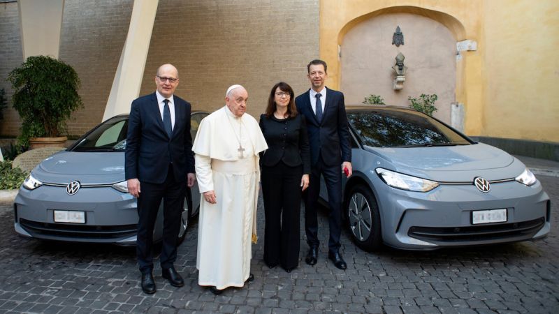 Vom Papst abgesegnet: Elektrofuhrpark im Vatikan