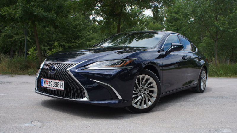 Lexus ES 300h im Test