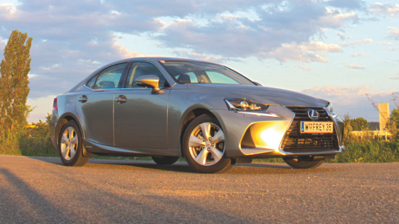 Lexus IS 300h im Test