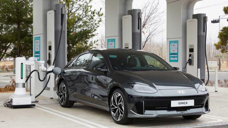 Automatic Charging Robot (ACR) vorgestellt