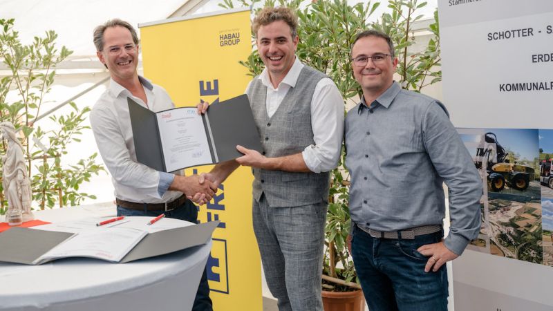Riesenbatterie unterstützt Photovoltaikanlage der Hengl Mineral GmbH