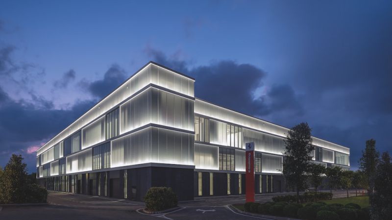 Ferrari eröffnet e-Building