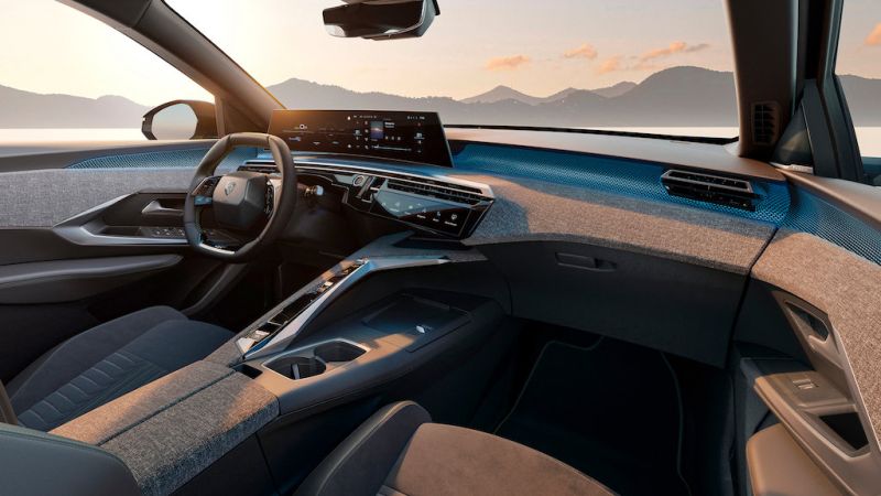Peugeot e-3008 mit Panorama-Cockpit