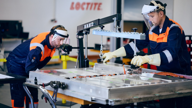 Henkel: Neue, innovative Lösungen für Reparatur von E-Fahrzeugen