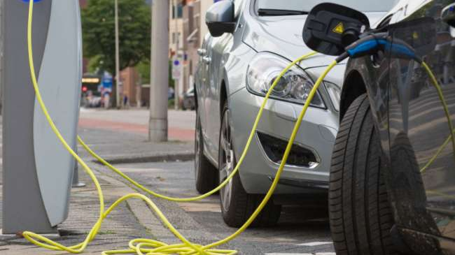 "Dilettantismus pur": Kritik an deutscher E-Auto-Förderung