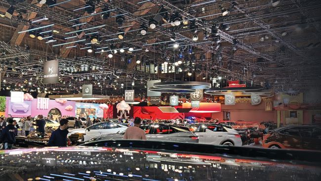  Auto-Auftakt beim Atomium