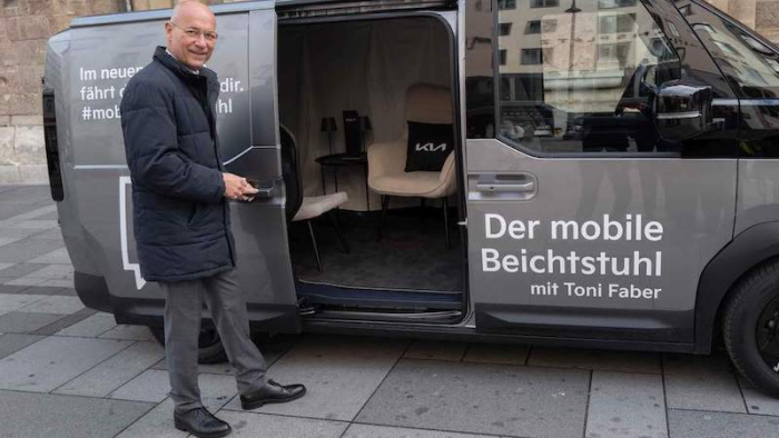 Dompfarrer Toni Faber: Kia PV5 als elektrischer Beichtstuhl