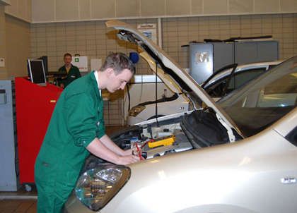  Zweiklassen-Kfz-Techniker