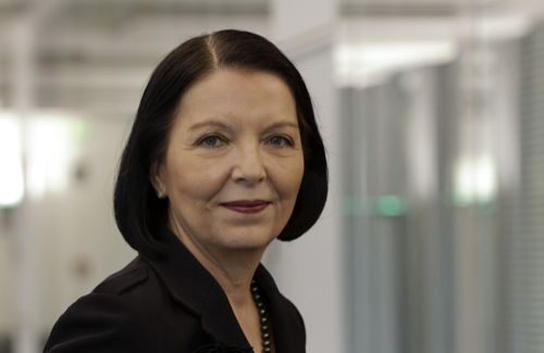  Die erste Frau im Vorstand ...