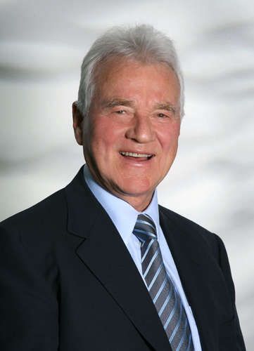  Stronach: Weg mit der „regulatorischen Zwangsjacke“!