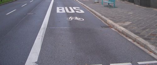  Motorräder auf die Busspur