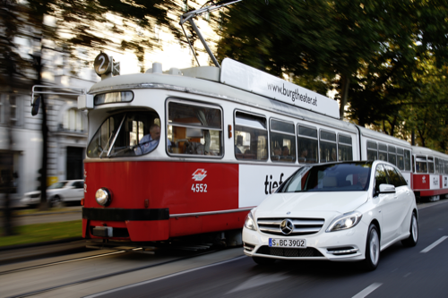  Mercedes brachte 650 Journalisten nach Österreich