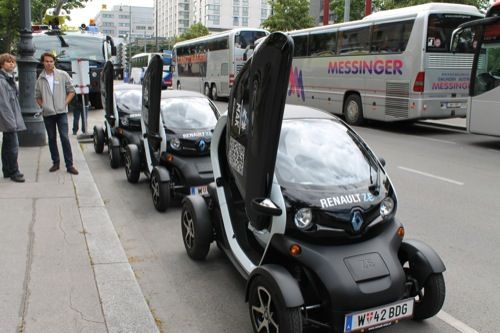  Spektakuläre Schau mit Panther und Twizy