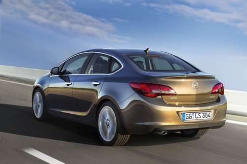  Startschuss für Stufenheck-Astra