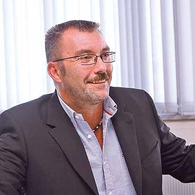  Reifen John trennt sich von Peter Pfnür