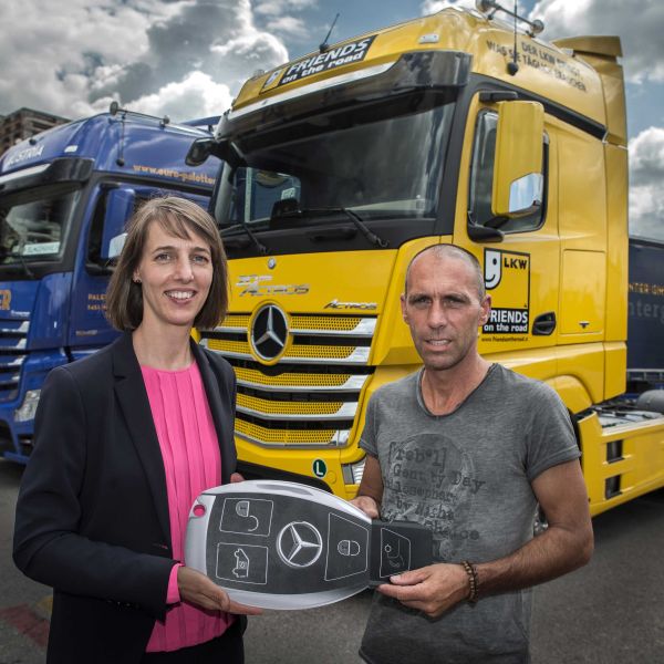  Mercedes verschenkt Actros
