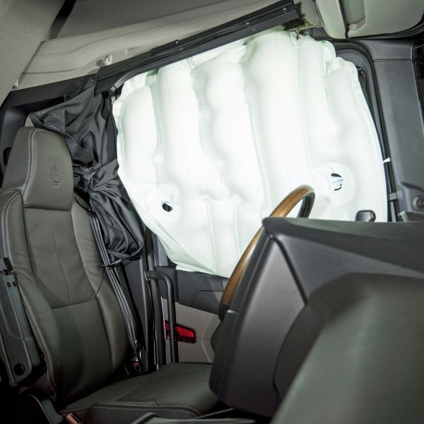  Weltpremiere: Seitenairbag für Lkw