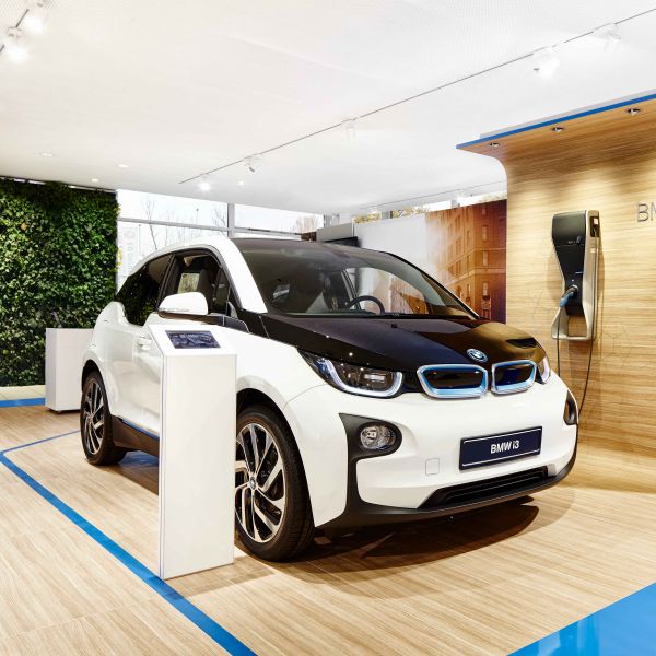  E-BMW mit deutlichem Sprung
