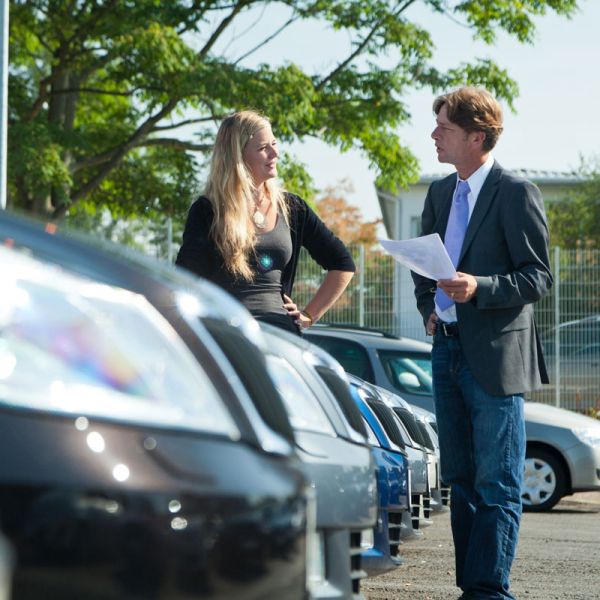  In Zukunft kaufen Frauen ihr Auto online...