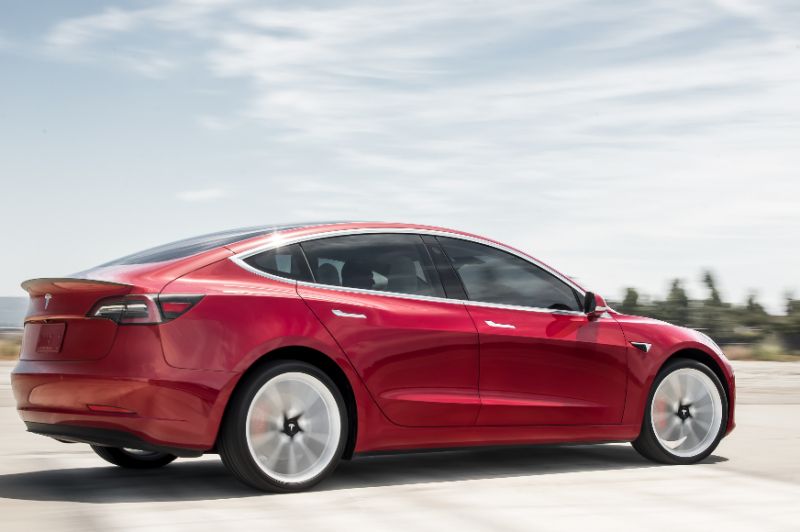  Model 3 schlägt M3