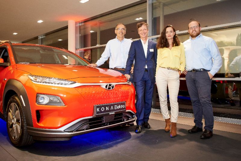  VIPs begrüßen neue Hyundai
