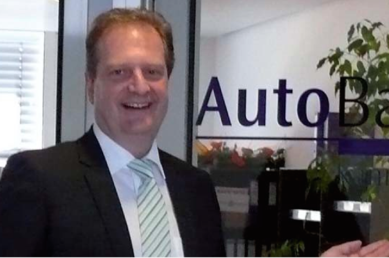  AutoBank ordnet Geschäfte neu