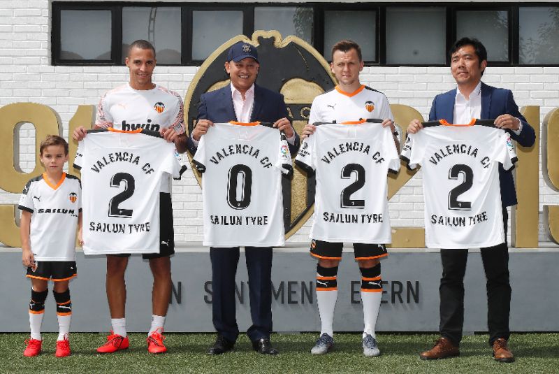  Fußball als globale Plattform
