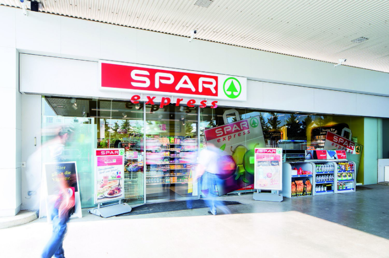  Supermarkt an der Tankstelle