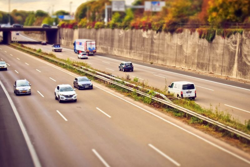  Steigende Telefonnutzung während der Fahrt