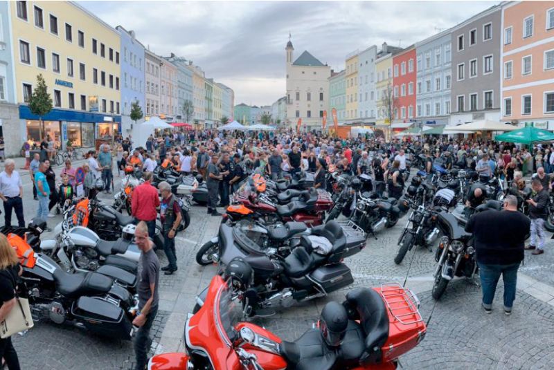  Biker starten ihre Mission später