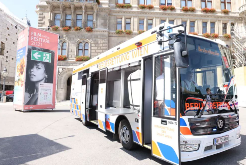  Zwei neue Rettungsbusse