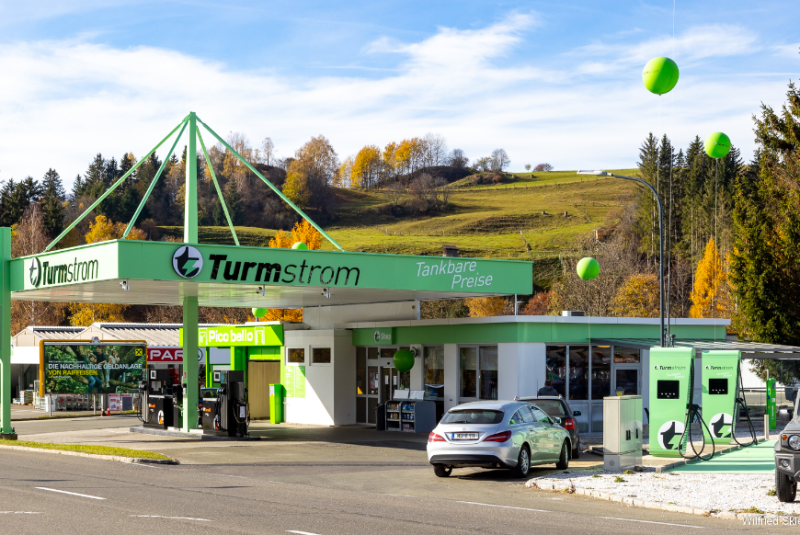   Erste „Turmstrom“-Tankstelle eröffnet