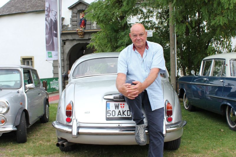  Für Theaterbegeisterte: Oldtimerfahrt mit Wolfgang Böck 