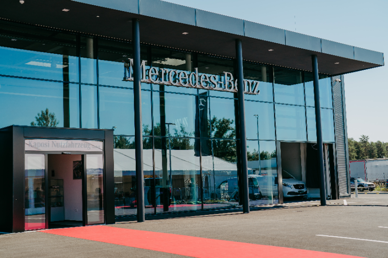  Neues Mercedes-Benz Nutzfahrzeug-Zentrum eröffnet