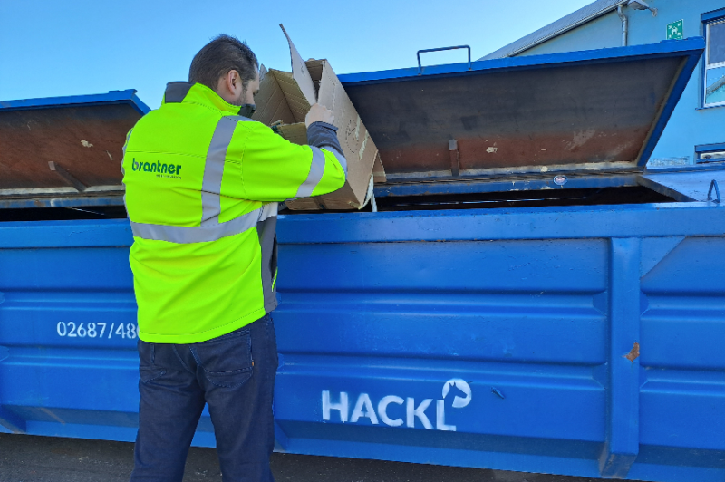  Brantner übernimmt Hackl Container