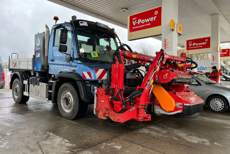  Daimler testet Unimog mit Wasserstoff-Verbrennungsmotor