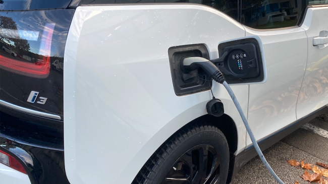    Umfrage: Nahost-Konflikt treibt E-Auto-Boom