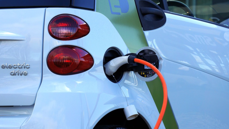 E-Auto-Mythen unter Verschwörungsgläubigen weit verbreitet