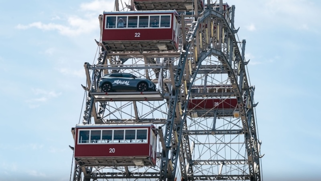 Cupra Raval dreht sich am Riesenrad
