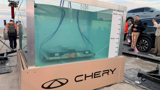 Baden gegangen? Im Gegenteil! So rigoros testet Chery seine Batterien