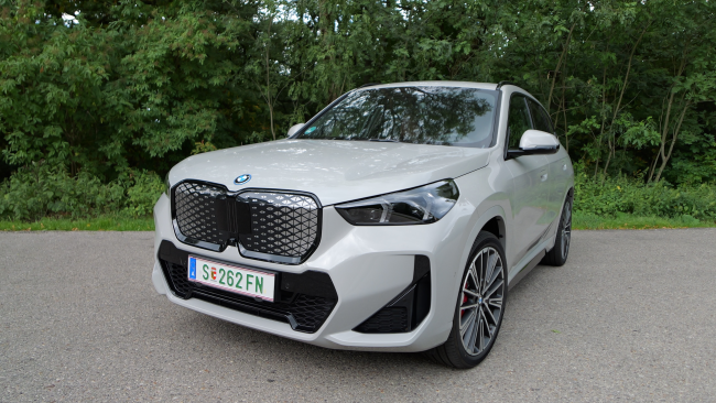 BMW iX1 im Test: Verdächtig unauffällig
